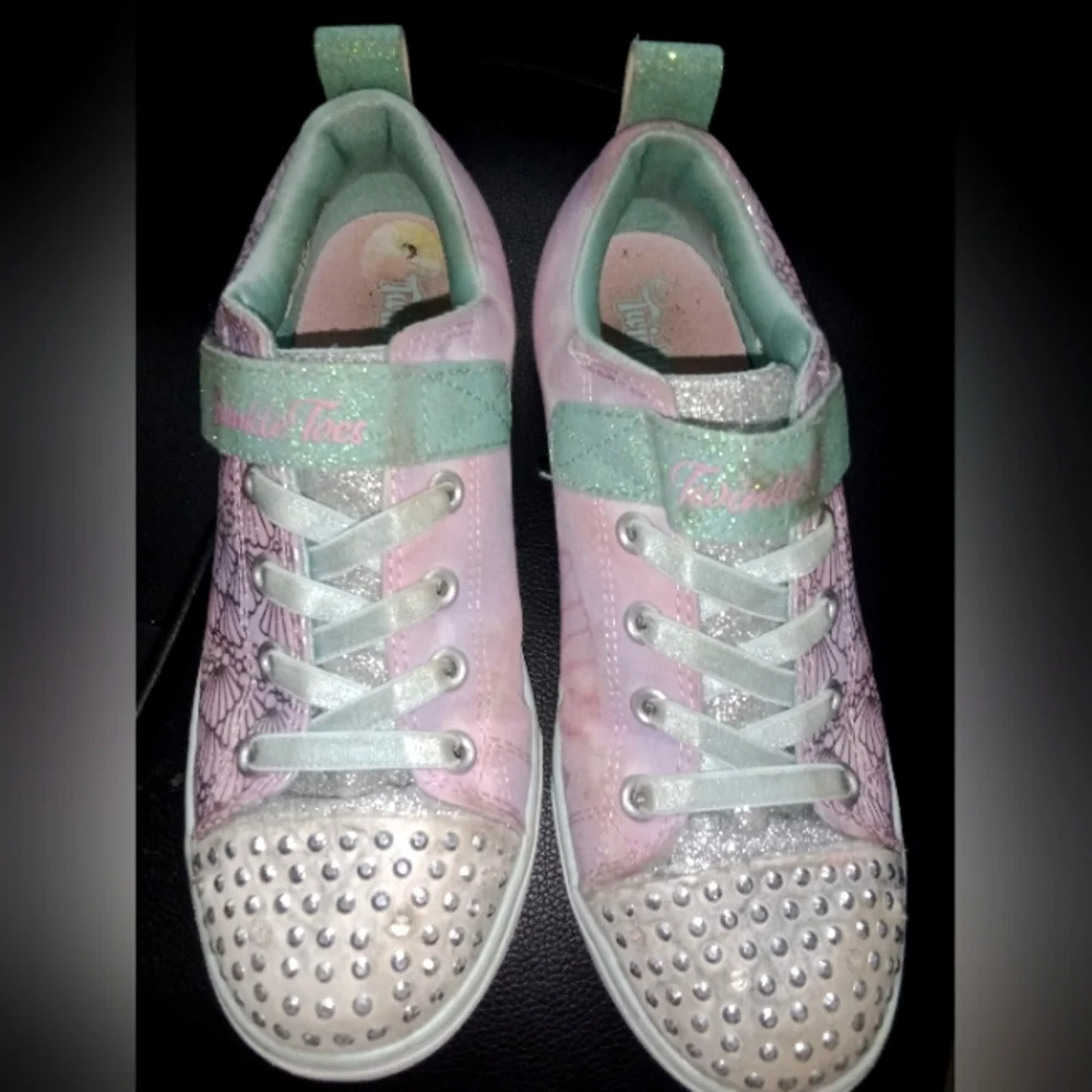 Shoes 😍👟 - Picture 3 of 6